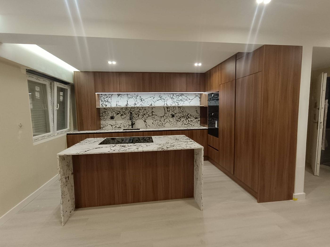 Cozinha em nogueira com ilha